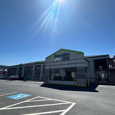 Executive Inn Locust Grove By Capital O מראה חיצוני תמונה