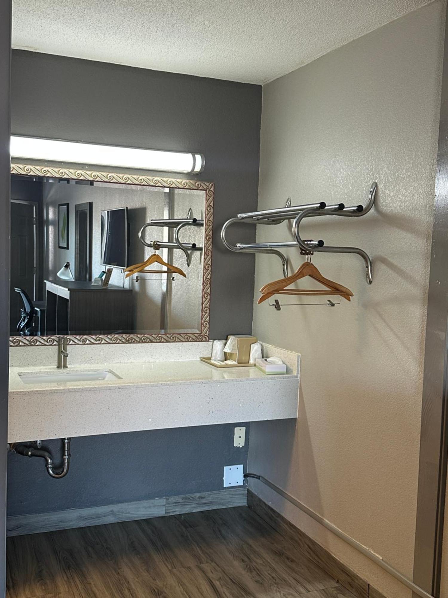 Executive Inn Locust Grove By Capital O מראה חיצוני תמונה