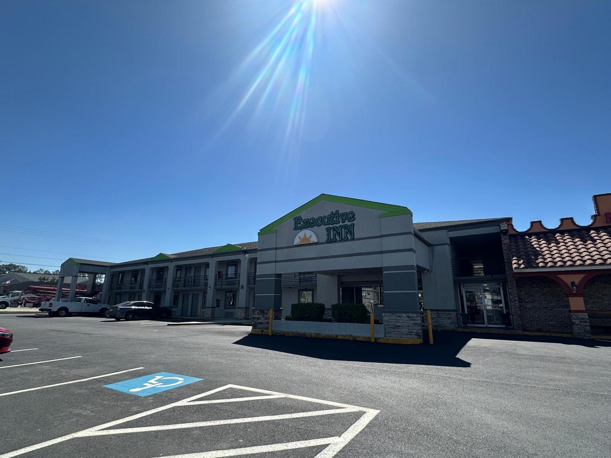 Executive Inn Locust Grove By Capital O מראה חיצוני תמונה
